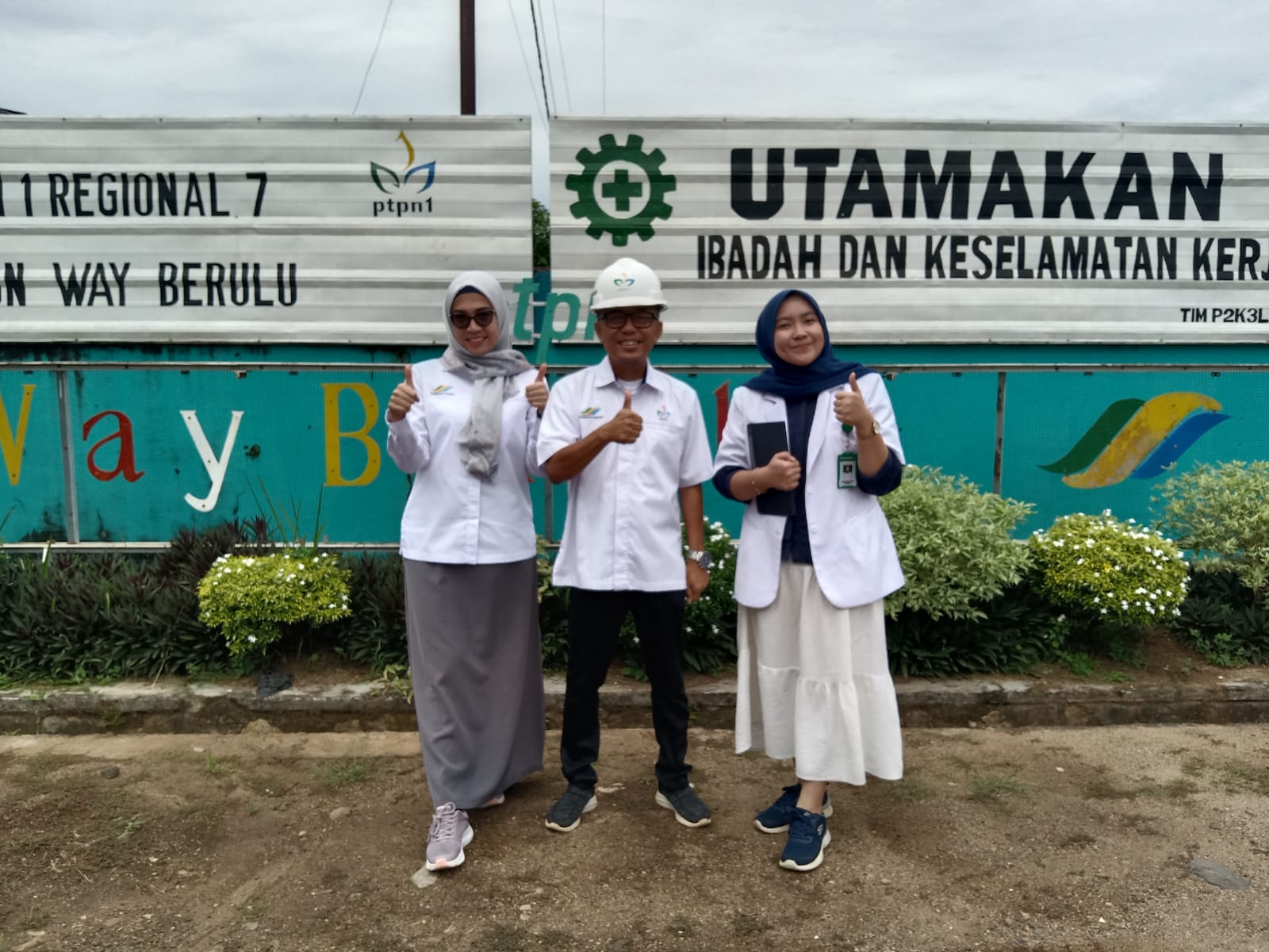 Pembersihan Lingkungan Puskesbun PTPN I Regional 7 Kebun Way Berulu, Wujud Nyata Melayani Sepenuh Hati