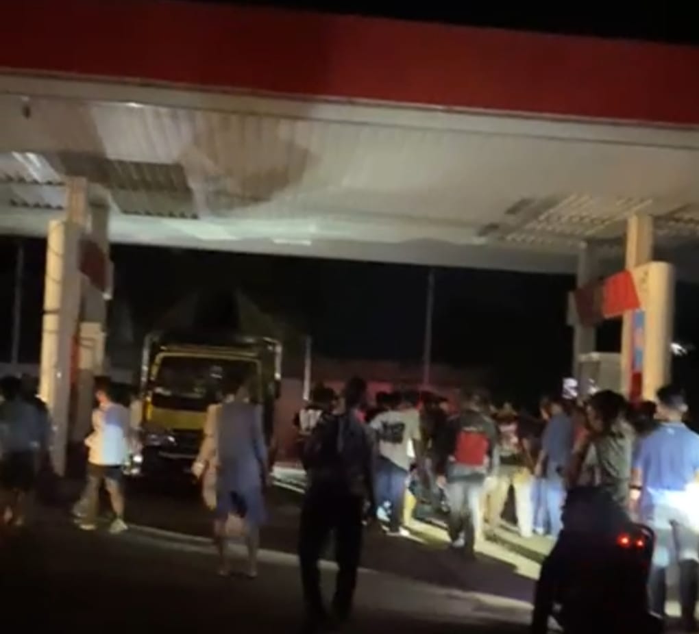 Warga Bongkar Aksi Pengecoran BBM Bersubsidi di SPBU Serimenanti, Lampu Dimatikan Saat Pengisian