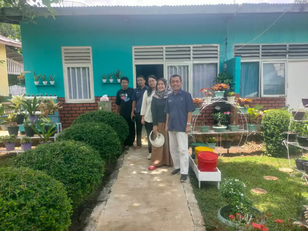 Ny. Prisi Syafitra Terjun Langsung, Ajak Karyawan Wujudkan Lingkungan Bersih dan Rumdis Layak Huni