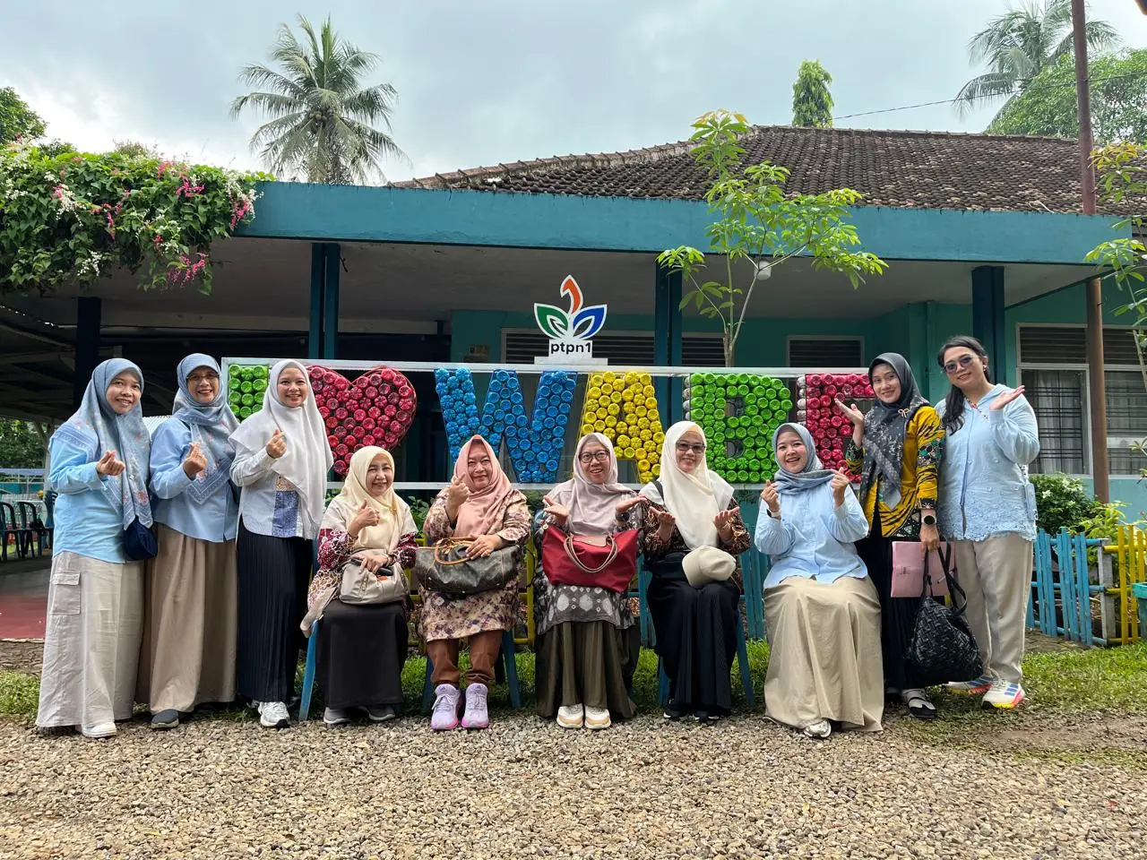 “Hijau yang Menyapa, Bersih yang Menginspirasi: Kebun Way Berulu, Taman ‘Surga’ yang Menguatkan Ekonomi Pekerja”