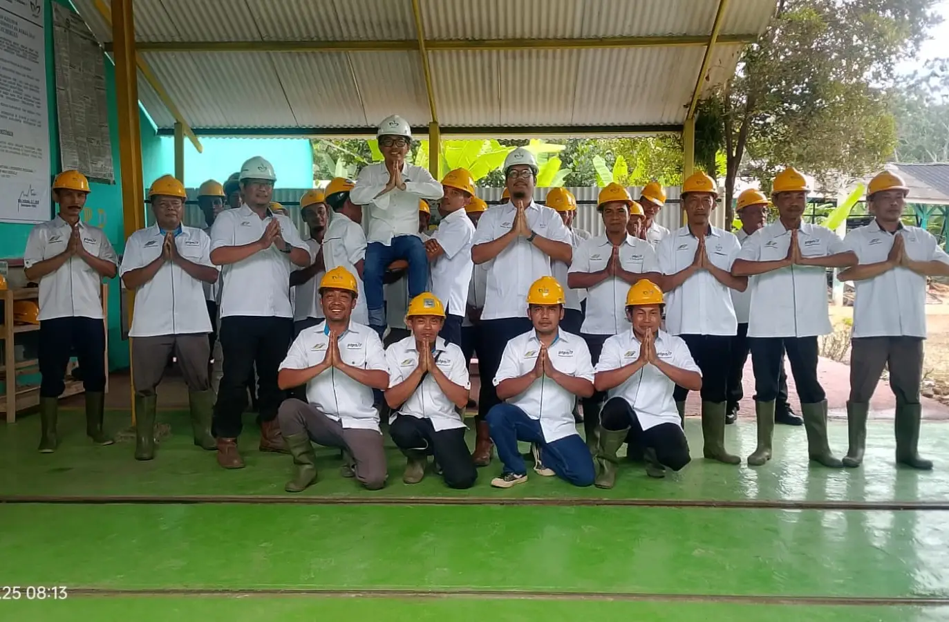 “Yell-Yell Semangat Menggema di Pabrik Karet  Way Berulu, Apel Pagi Jadi Kunci Disiplin dan Produktivitas”