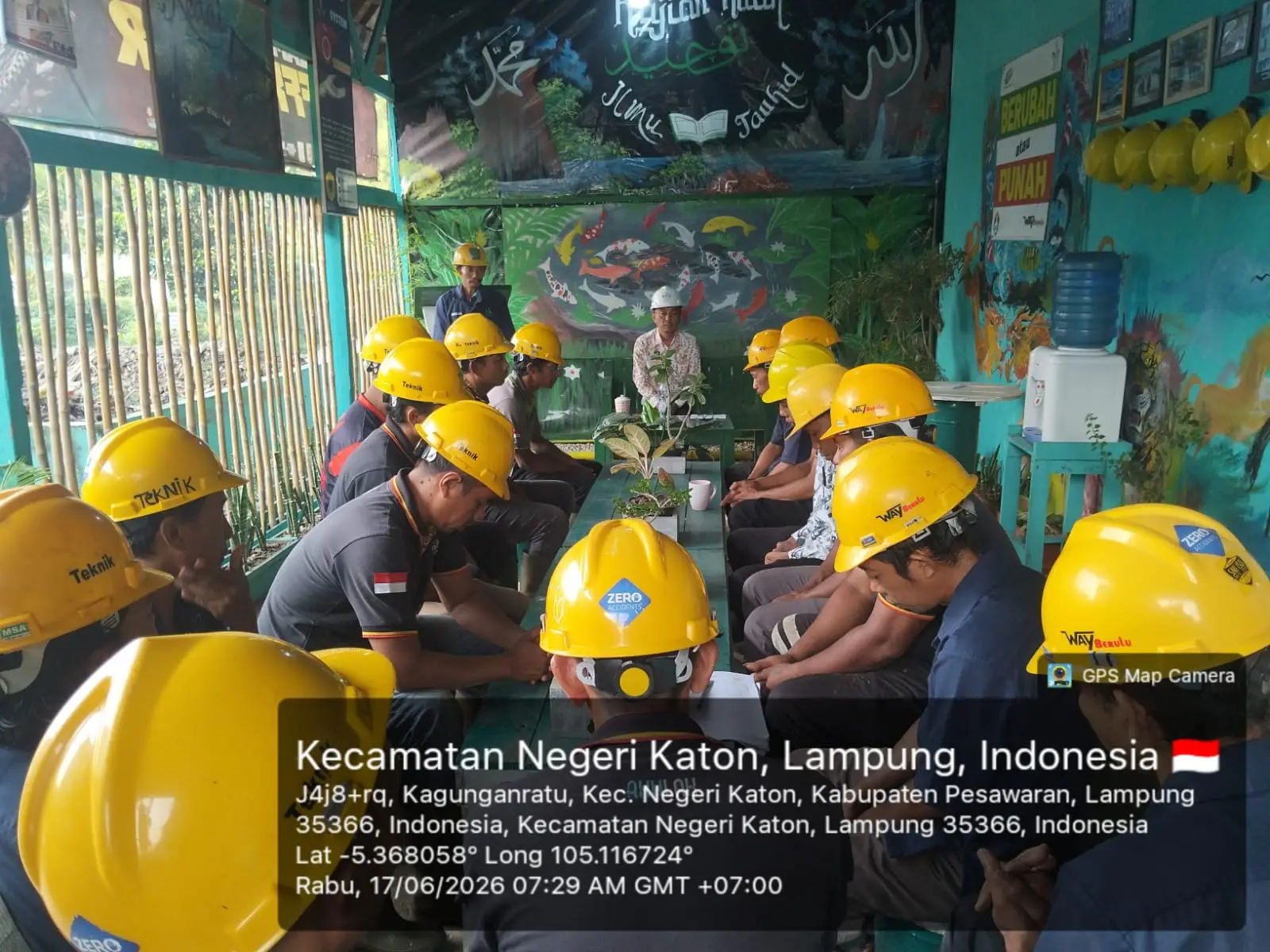 Motivasi Pagi dan Doa Bersama di Depan Gudang Pallet, PTPN I Regional 7 Kebun Way Berulu Perkuat Budaya Kerja dan Kebersamaan