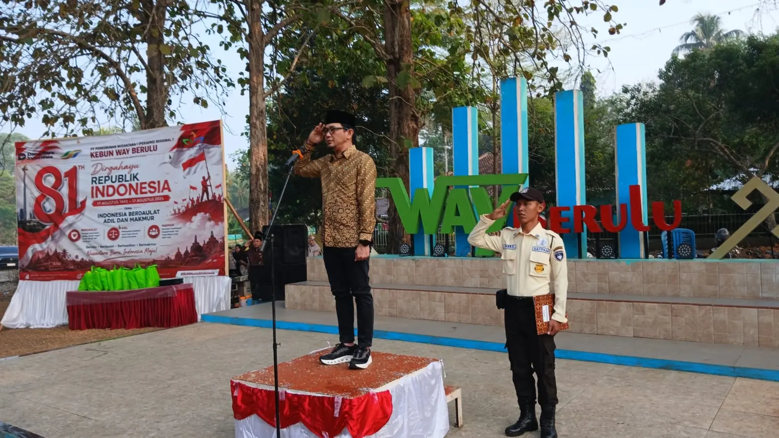 Semarak HUT ke-81 RI di Kebun Way Berulu: Khidmat Upacara, Apresiasi Yubilaris, dan Semangat Kebersamaan