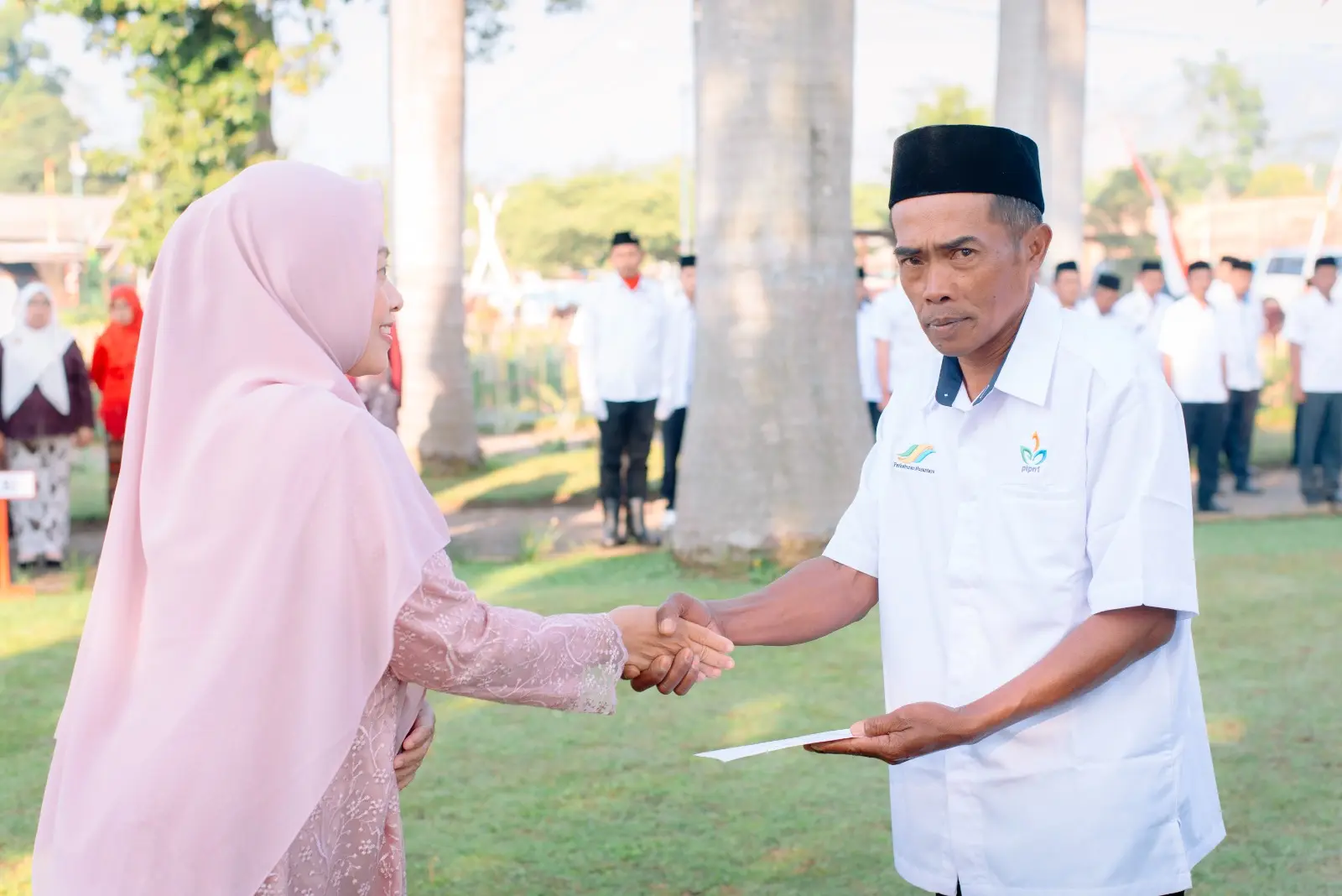 PTPN I Reg.5 Java Coffee Estate Apresiasi 2 Anak Karyawan Lolos PTN