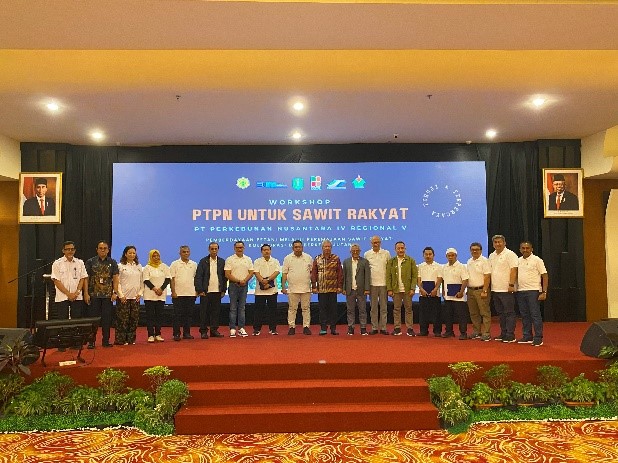 PTPN IV Regional V Komitmen Membangun Negeri, Dongkrak Produktivitas Petani Sawit Rakyat